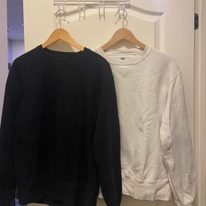 UNIQLO TWO PACK MENS CREW NECK SWEATERS IN MEDIUM - COLOURS BLACK AND WHITE
